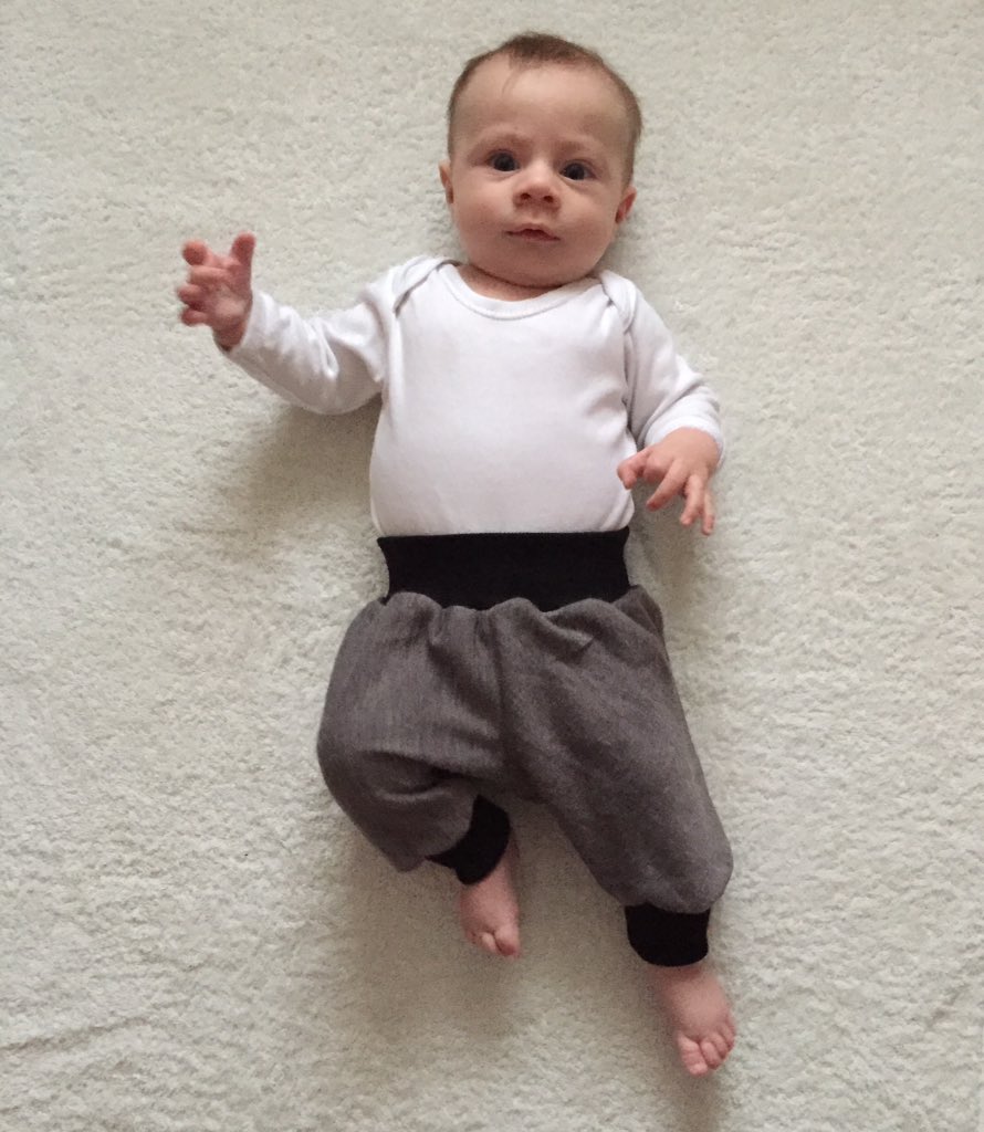 MeinBellchen's tweet image. Happy Friday Everyone 😀
Upcycled one of Daddy's old jumpers to make trousers for my little one to wear x