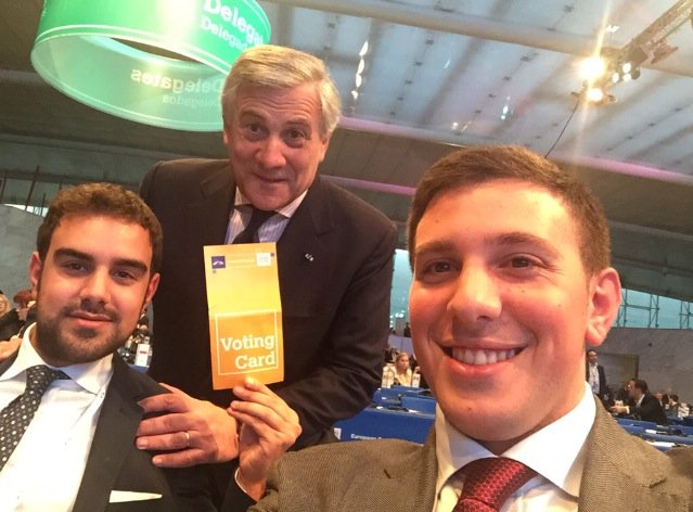 Quotidianamente sul campo con #proposte#contenuti#passione qui live da #Como #Bari #Madrid #chipuodirealtrettanto?