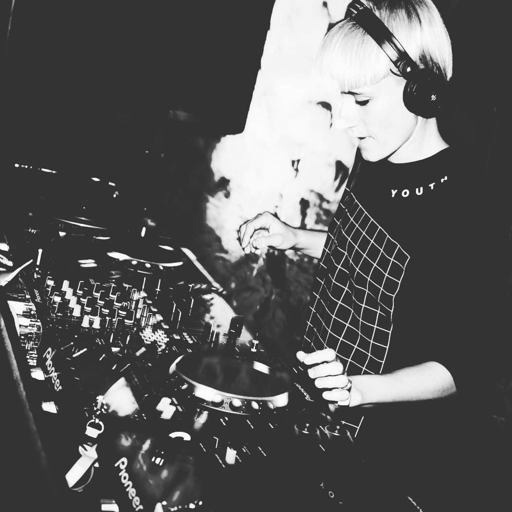 coranovoa's tweet image. Djing last Saturday in Zaragoza. Thanks @wearebackground for the @youthmachine birthday pr… ift.tt/1Lr99cl