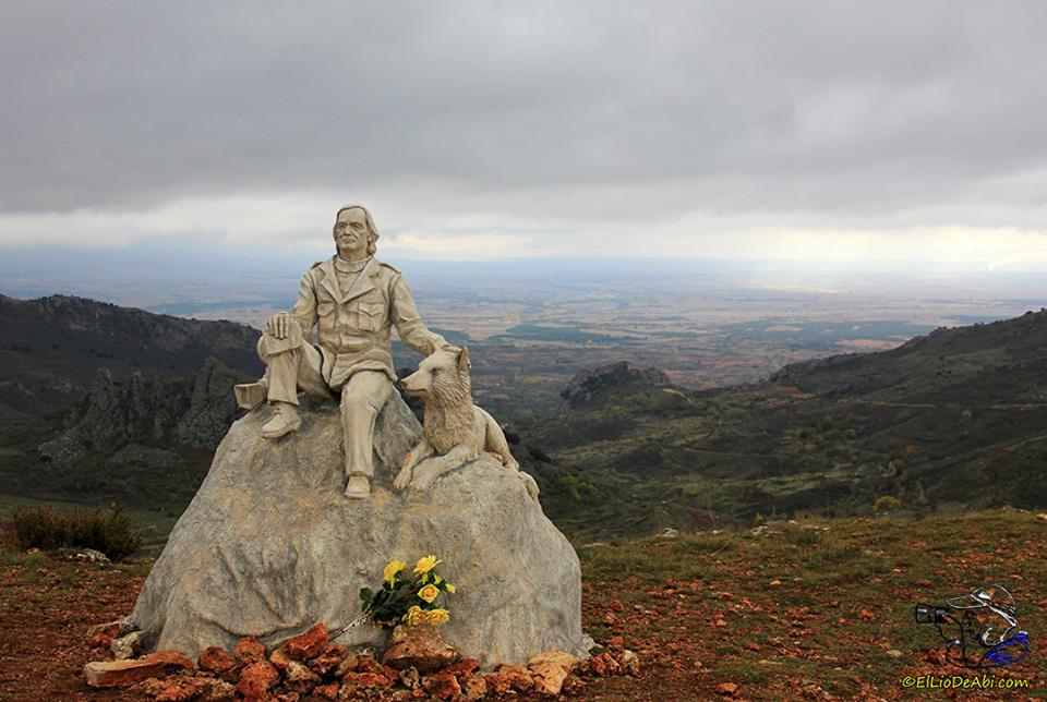 Monumento a Félix Rodríguez de la Fuente en Poza de la Sal #Burgos ow.ly/THM58 <a href="/elliodeabi/">Hisna</a>