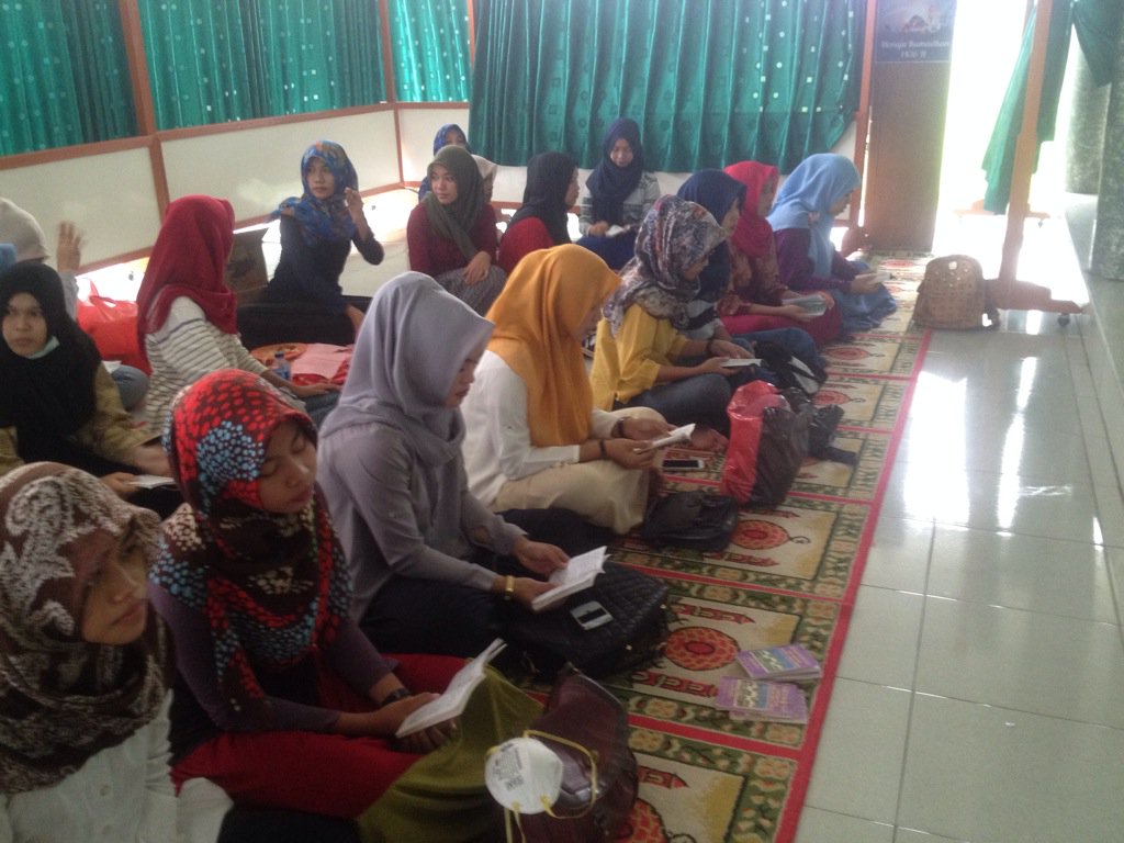 yang di taja oleh dinas Pelayanan Kesejahteraan Sosial Mahasiswa HIMANISTIK FISIP UR .