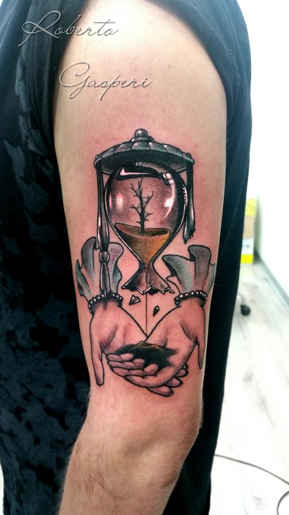 Tattoo uploaded by Robert Davies  Broken Hourglass Tattoo by Gonzalo Muñiz  hourglass hourglasstattoo traditional traditionaltattoo oldschool  traditionalartist boldwillhold GonzaloMuniz  Tattoodo