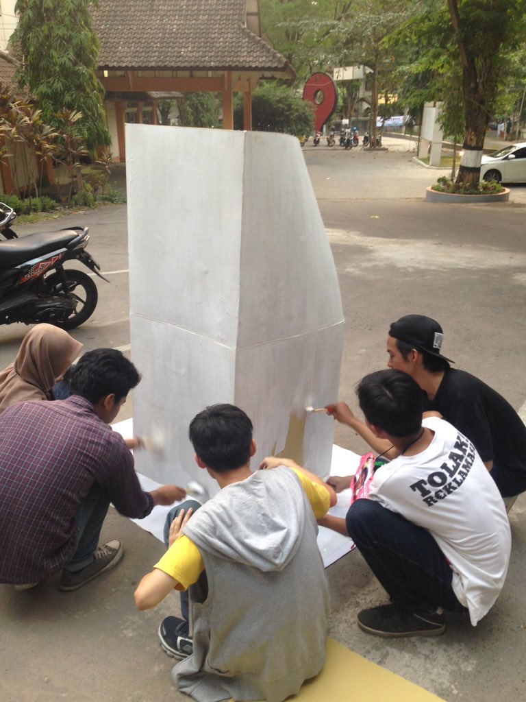 HMDI_UNS's tweet photo. Day 5 #IDEAS2015 | workshop buat instalasi INRARE nih😃 mau tau bakal jadi apa? Makannya dateng @Inrare2015 ya!!😄😁 https://t.co/eHT7cgY2q9