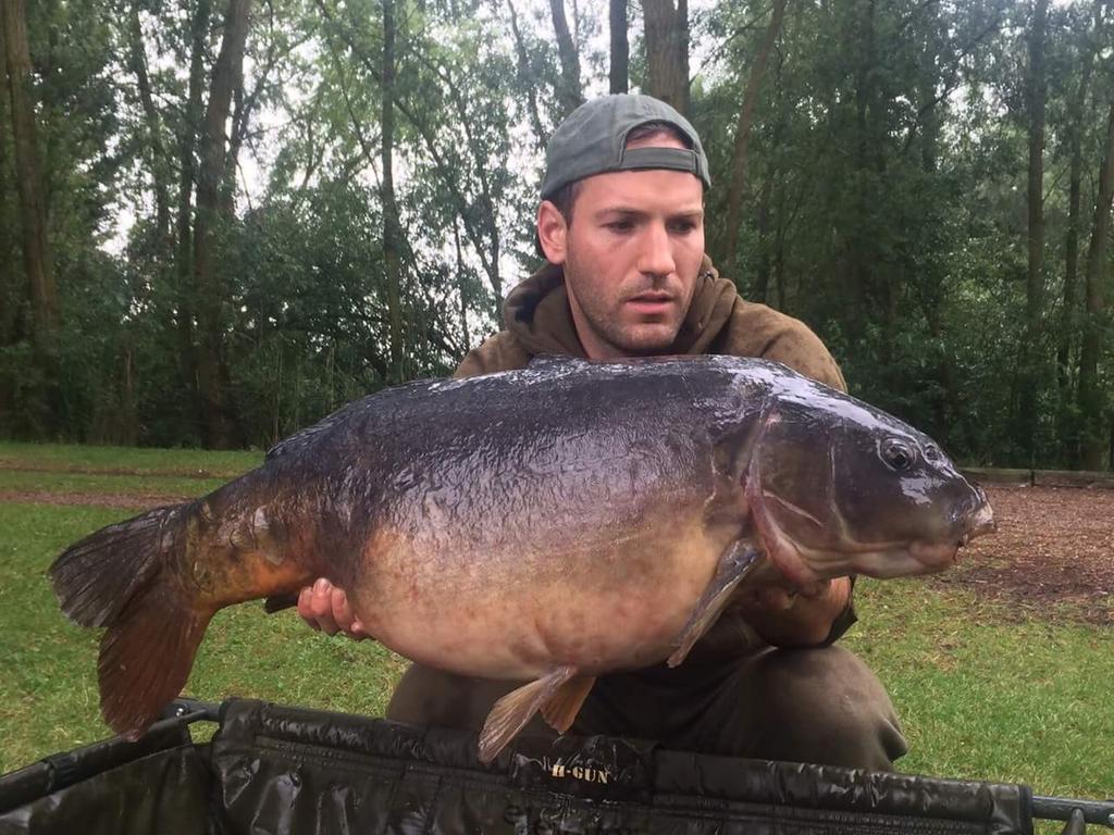 Nice photos sent in from Mark Evans this week of an old warrior mirror caught on The Maple Nut.
#carp #fishing