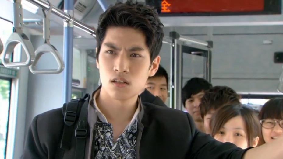 BlackSesame88's tweet photo. They think he's confessing but he's trying to tell her she got on the wrong bus LOL #SamLin #PetsTseng #KOOneReAct http://t.co/YjQm4UfX7L