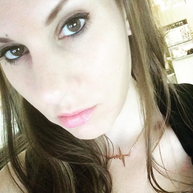 On cam. Amuse me. http://t.co/6ULmj1e01g http://t.co/iql6FAJPpI