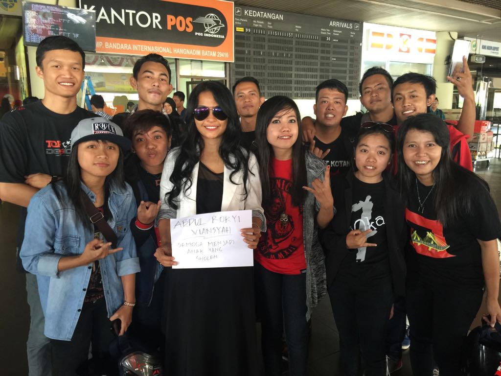 Tiba di Batam dan dijemput Kerabat Kotak, asik sekaliiii!! Terimakasiiii yaaaa guys!