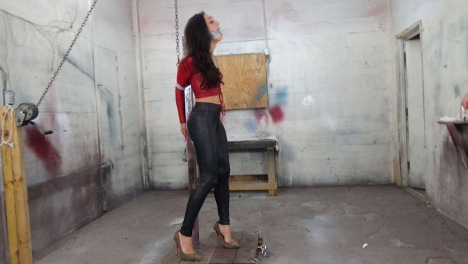 Watch Stefania_Mafra's leaked NSFW photo on TwXstars