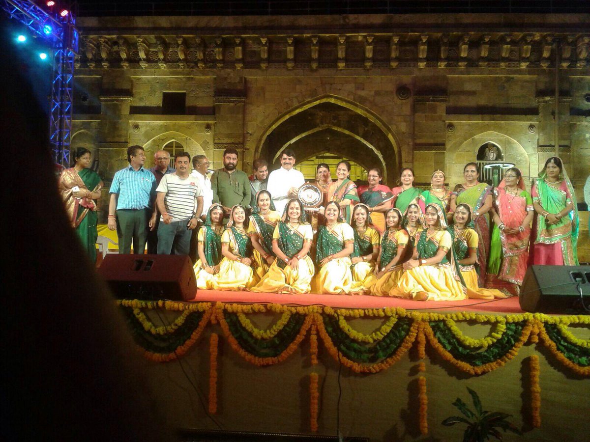 AmdavadAMC's tweet photo. #AMC દ્વારા આંતર કોર્પોરેશન "મેયર વિજય પદ્મ ગરબા સ્પર્ધા" નું આયોજન !!
#Navratri #Competition #GarbaCompetition http://t.co/FtaIByt0Vb