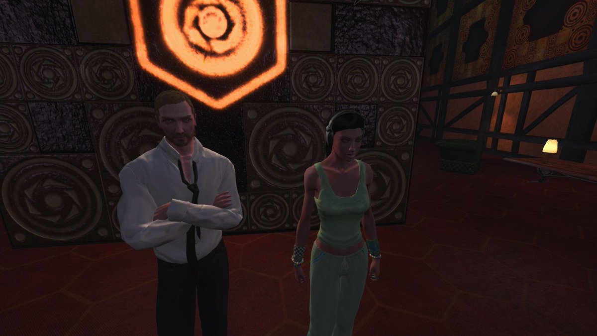 kurogestu's tweet image. *tries to take a photo stealthily*
Guy has got a scary stare. @MedrinaKamaar #playanything #gridstream