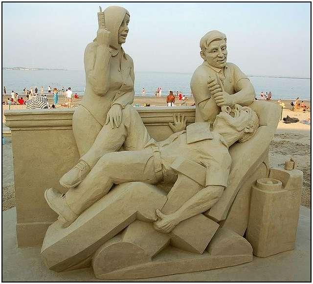 Have a great Friday everyone and enjoy this piece of #dental art sand #sculpture