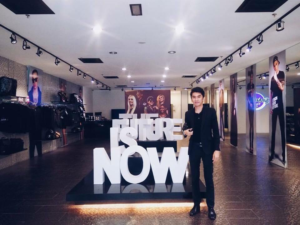 futureisnow_27's tweet photo. We are now spottable everywhere! Thank you for your support @LKWFashionClub ! β€οΈ
#futureisnow27 #roadtofin http://t.co/tY26pZ33jz