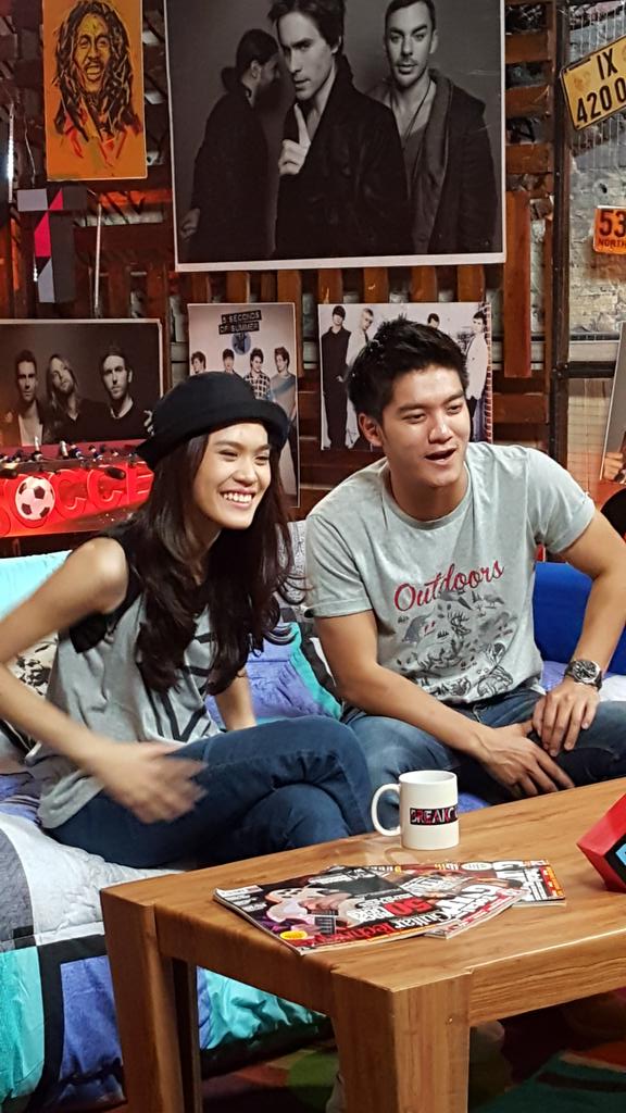 ssheinafiaz's tweet photo. Woohoo @breakoutnet sore ini #BreakoutNETJomblo bersama host kesayangan @sherylsheinafia & @boywilliam http://t.co/0X4YFQ79Mw