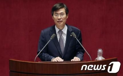 새정치 조경태 "비례대표제 폐지해 의원정수 축소해야" 👉역시 조경태 의원!!당대표는 커녕 정치인자질 인간자질 형편없는 역겨운 국론분열 선동꾼 문재인 새끼는 꺼져라.! 조경태 이분이 새민연 진짜 당대표 깜이다!