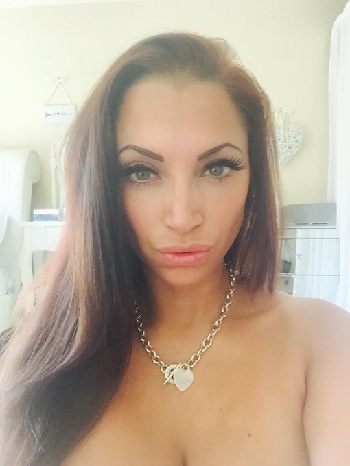 Morning all!!❤️❤️❤️ http://t.co/KqKTqKx7y4<a href="/tag/newprofilepic"class="tags"><span>#newprofilepic</span></a>