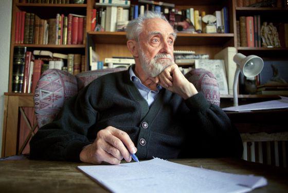 «El sistema está roto y perdido, por eso tenéis futuro»