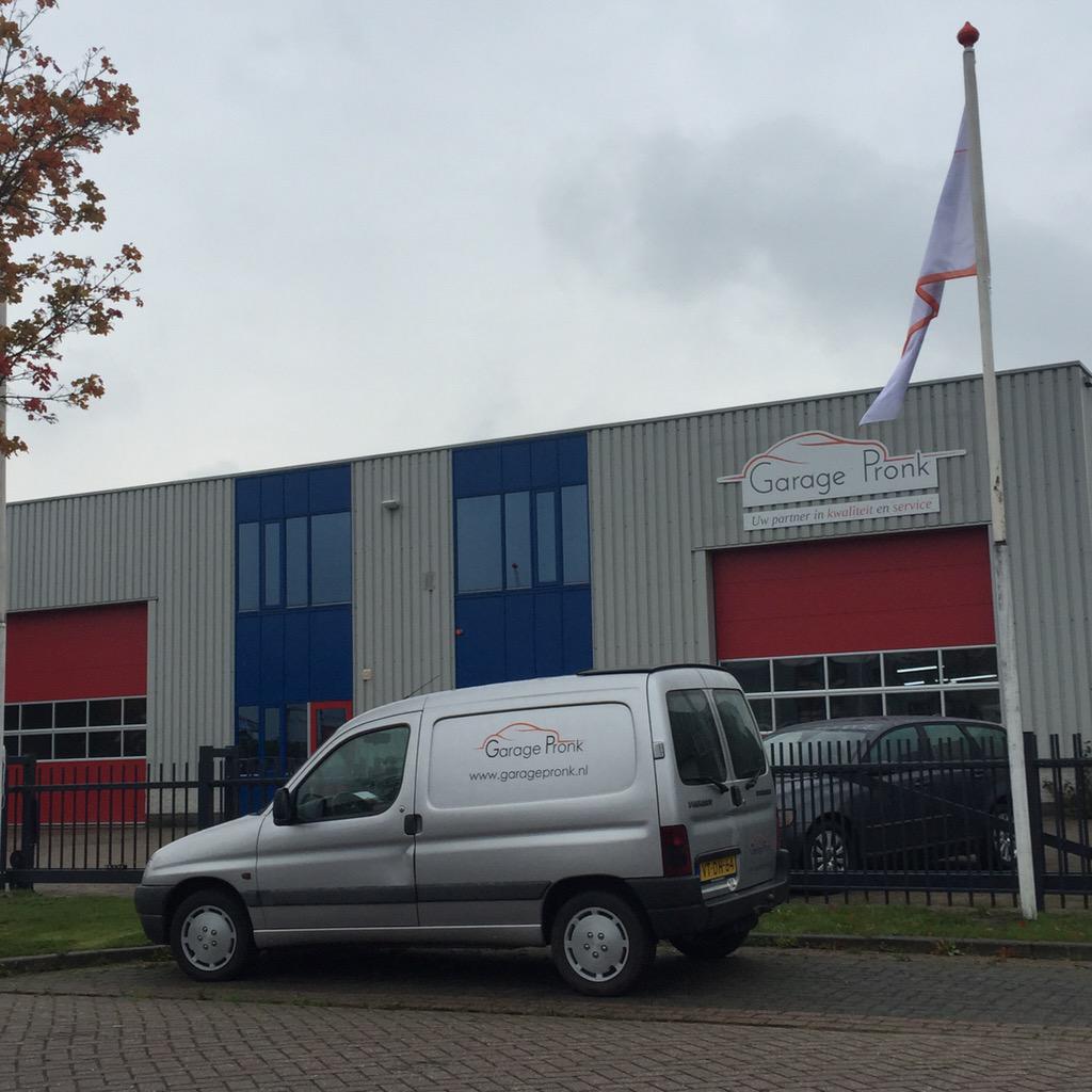 Bloemetje gebracht ivm1 jr bestaan en nieuw pand van garagepronk.nl in De Goorn.