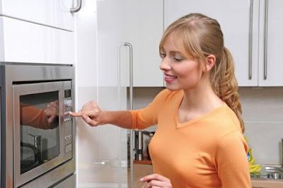 Kapouti's tweet photo. Τρόφιμ�� που έχουν περάσει από microwave μπορεί, να είναι πιο θρεπτικά από όσο νομίζετε
 http://t.co/XcqV0G32Iv http://t.co/mWtafz04tG