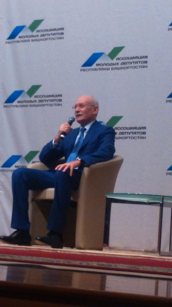 Xaidarovna's tweet photo. Не требует комментариев)) президент и мы) http://t.co/8YibvbZE9s