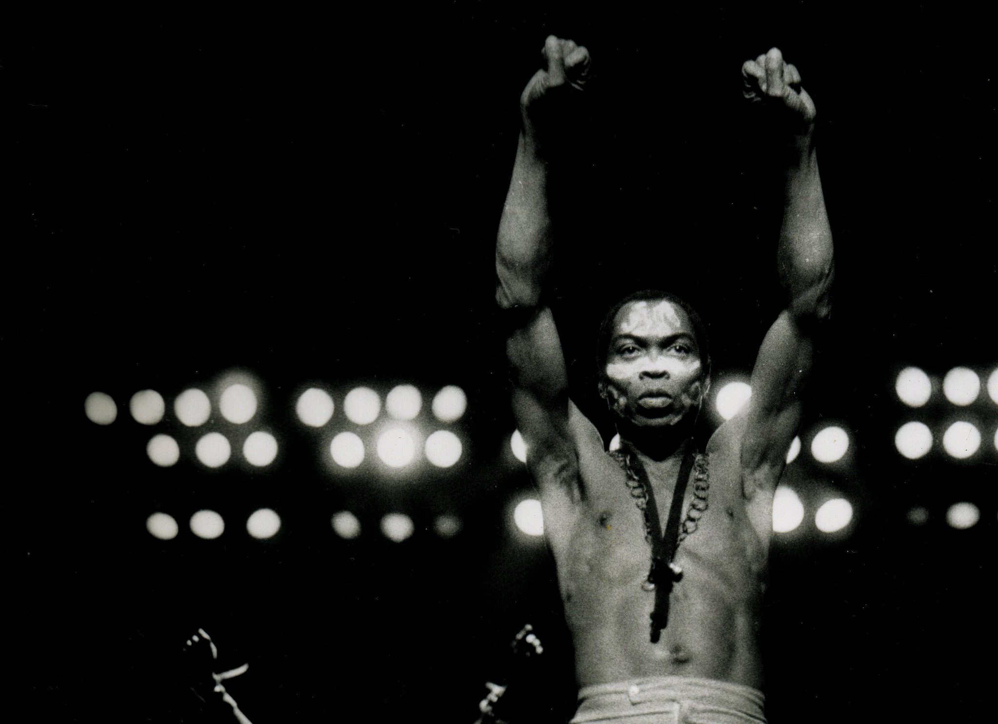 Le papi ci devait avoir 77 ans hier.
Happy Bday Fela. Mon article >>  