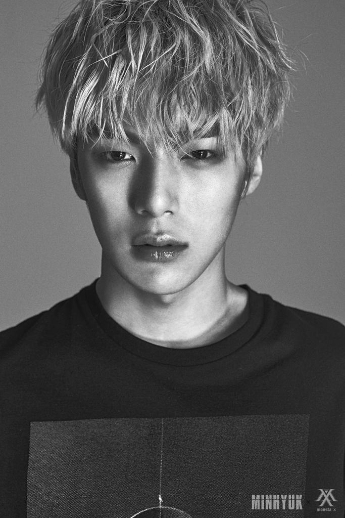 ミ・ニョク直筆サイン入り超 特大写真…Min-Hyuk…モンスターエックス… ミ・ニョク直筆サイン入り超 特大写真…Min-Hyuk…モンスターエックス…