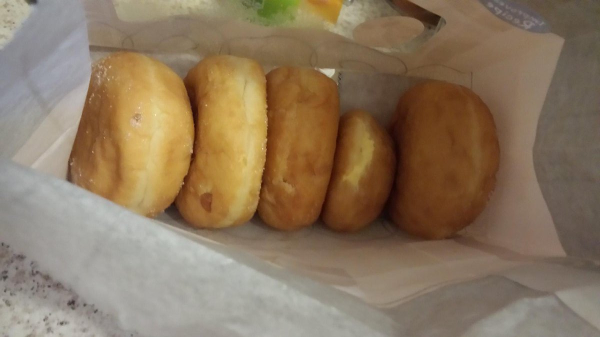 Jason2Lufc's tweet photo. Feel robbed ,whats going on 4 and 1/2 donuts in my bag?  @AsdaServiceTeam #custardonutsarethebest  #sad #hungry http://t.co/Ln8BeCKb9q