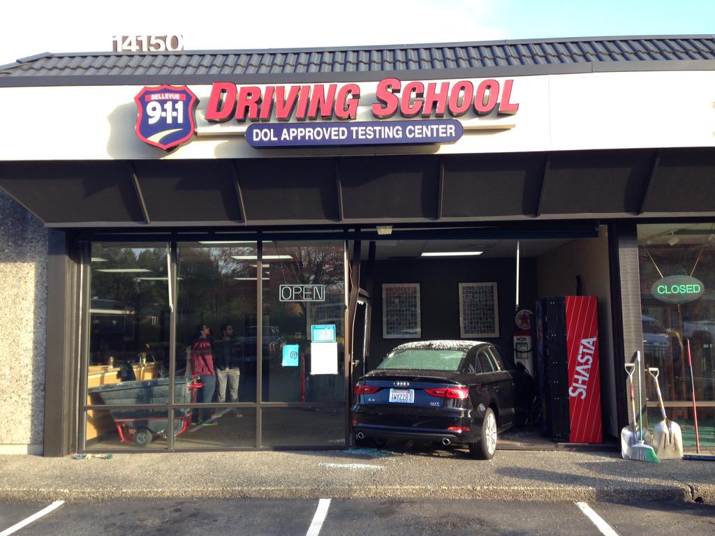 BvuePD's tweet image. Driving test #fail.  No injuries.