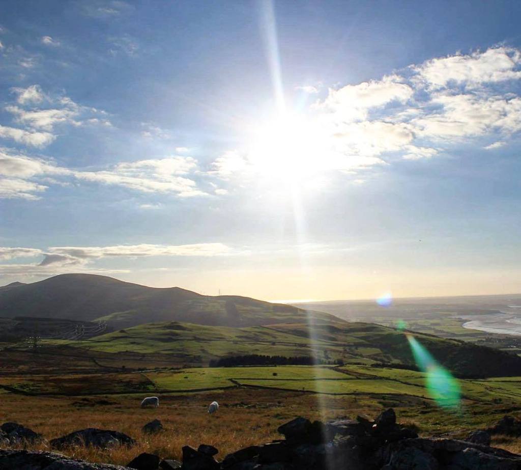 FitCalENGLISH's tweet image. @lewisjjsmith posted Ran up Llanfair mountain to get this shot #landscape #coloureffect #llanfairfachan #llanfair #…