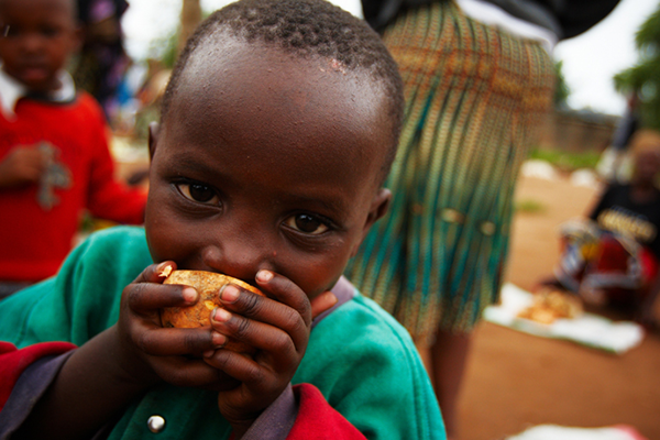 ONECampaign's tweet photo. Prioritize agriculture + food security + nutrition = fight hunger http://t.co/0uWqzhkEwl 🌽 🍅 🍠 http://t.co/y2hL0sgrR1