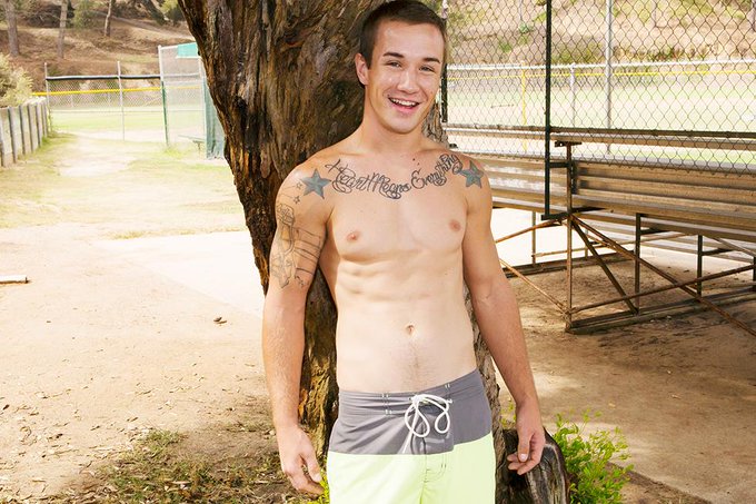 Gus is not only cute but also HOT AS FUCK! http://t.co/j0jHINhqch #Gay #GayPorn http://t.co/jQ8D5d7g