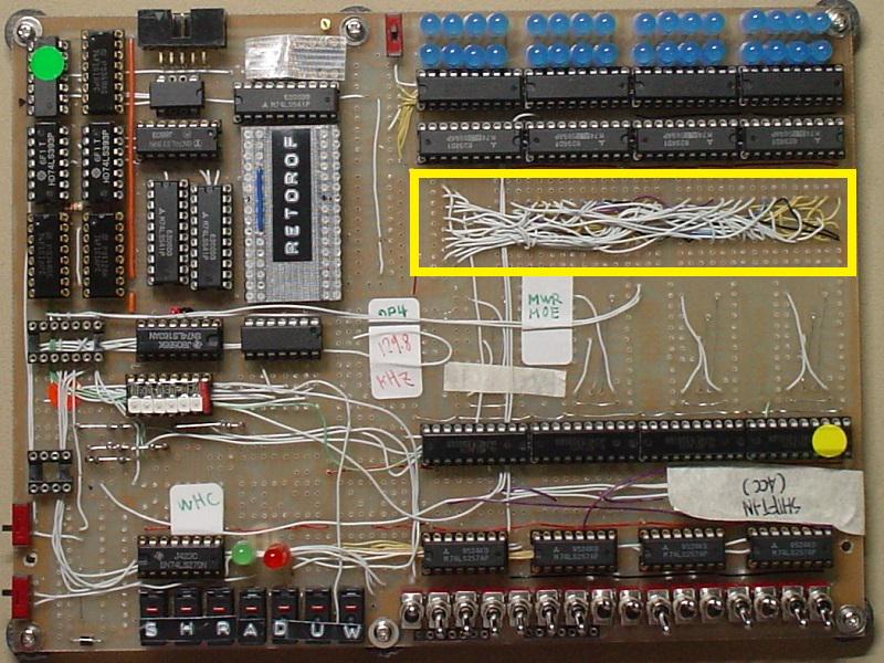 がたろう Ttlでcpuを作る爺 コンパイラやosも手作りです 完全手作り16ビットttlコンピュータ データ幅8bitのsramを2つ並べて16bitにするための ざるそば配線 画像黄枠内 片面基板の限界を補う苦肉の策 この配線の上にsramを配置し がたろう Ttlでcpuを作る爺 コンパイラやosも手作りです 完全手作り16ビットttlコンピュータ データ幅8bitのsramを2つ並べて16bitにするための ざるそば配線 画像黄枠内 片面基板の限界を補う苦肉の策 この配線の上にsramを配置し