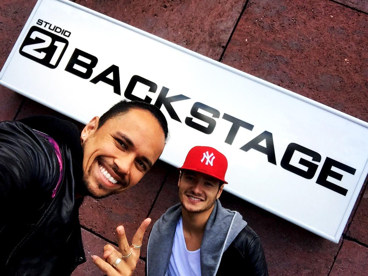 Sonny en Laurens zijn klaar voor de laatste repetitiedagen. Nog twee dagen tot de première! #dinnershowpandora