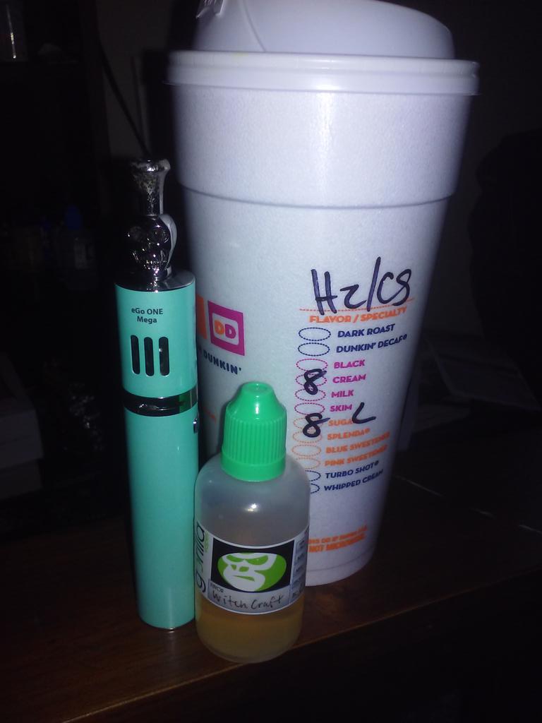 MsCatAstr0phe's tweet photo. Happy Friday!!! #notblowingsmoke #showmeyourcloud #gorillavapes #witchcraft #everydayisvapeday #girlsthatvape http://t.co/hl7mQrsQma