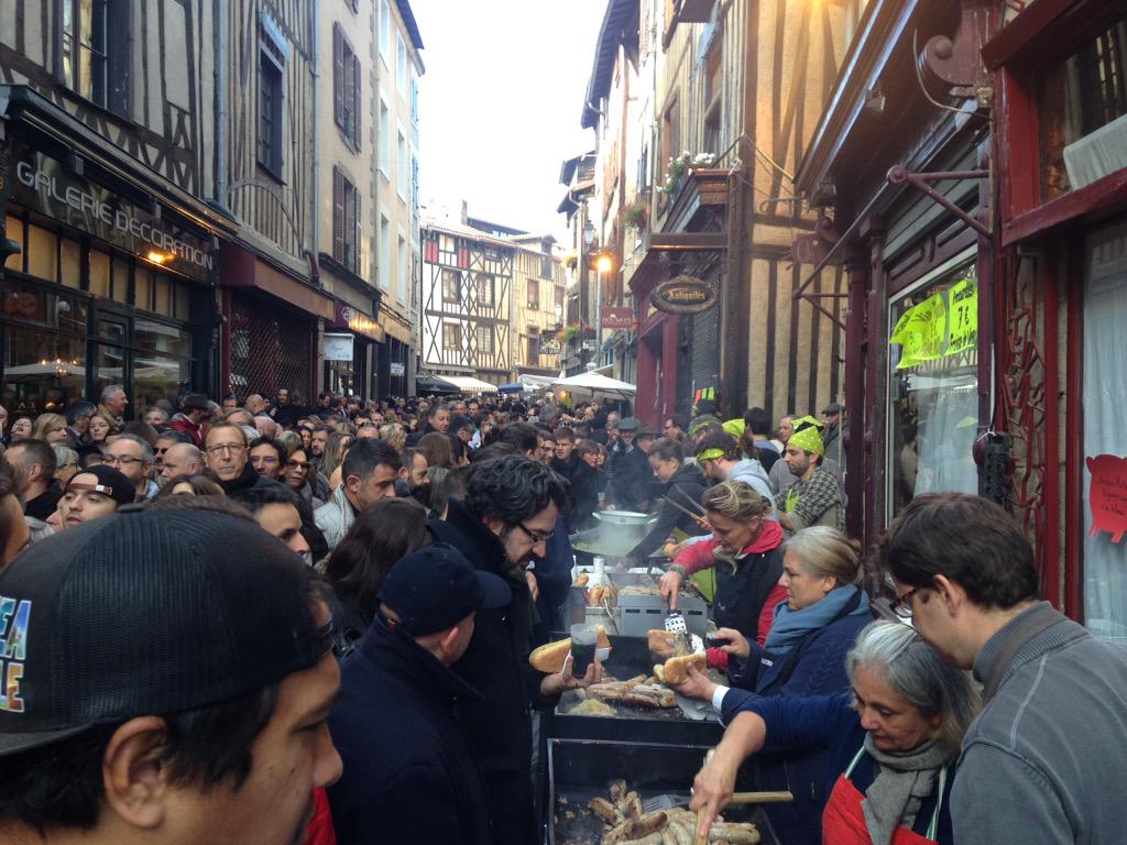 Jerom_Taillefer's tweet photo. 1 midi au #petitsventres #Limoges @VilleLimoges87 comparée aux fêtes de la @VilleDeBayonne #fier http://t.co/8Mvo57AQdy