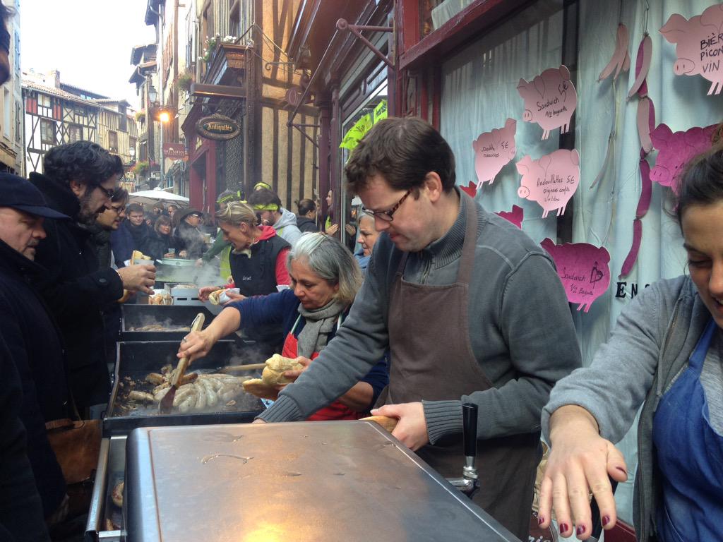 Jerom_Taillefer's tweet photo. 1 midi au #petitsventres #Limoges @VilleLimoges87 comparée aux fêtes de la @VilleDeBayonne #fier http://t.co/8Mvo57AQdy
