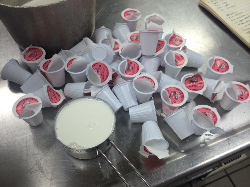 petitechefstef's tweet image. Struggle was real to get 2 cups half and half #pastryproblems @Dingraham83