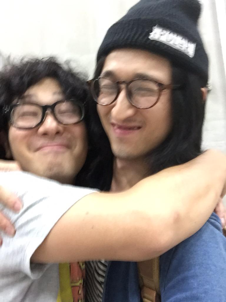 うれしくって抱き合うよ うれしくって抱き合うよ