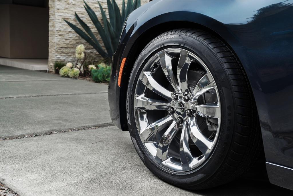 Chrysler's tweet photo. You'll be looking perfectly polished with the 20-inch polished-aluminum wheels on the 2015 #Chrysler 300C Platinum. http://t.co/G2OyDU2ujM