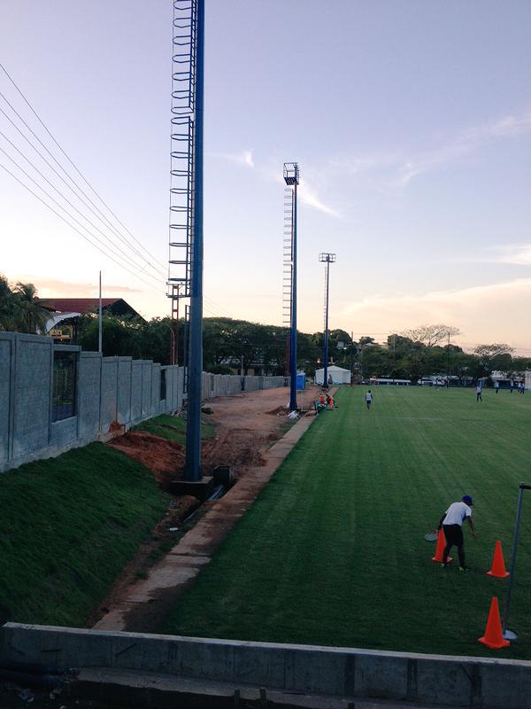 MinerosGuayana's tweet photo. #ESPECIAL || ¡Nuevas torres de iluminación en Ciudad Mineros! #VamosMineros http://t.co/VPeWYyKbDi