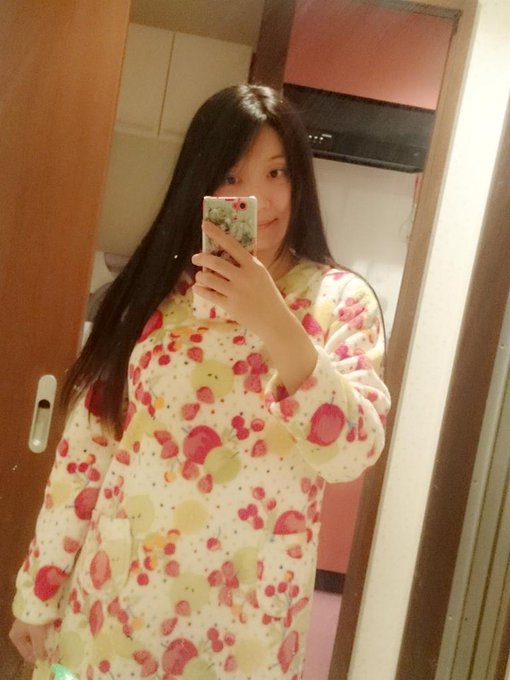 今日から新しい果物柄のモコモコパジャマ(w&acute;&omega;｀w) http://t.co/oXAc0VtHZ9