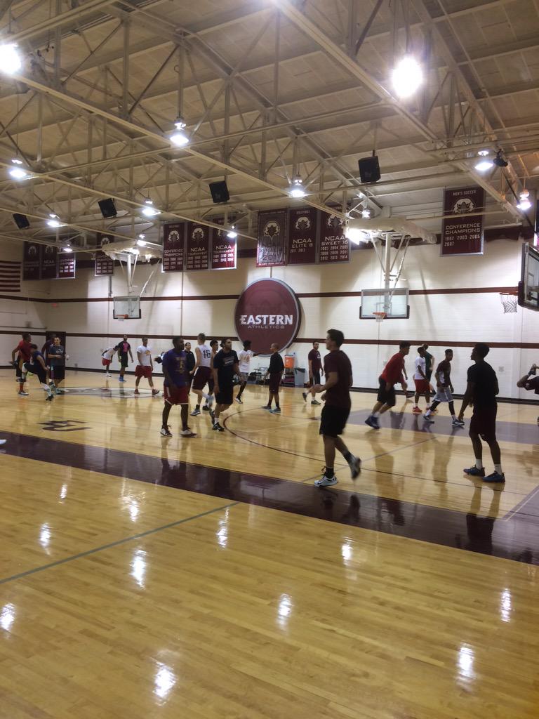 EUEagles's tweet photo. Right back at it this morning, let's go boys! #FlyEagles #MBB2015-16 http://t.co/a9qOCo9F8U