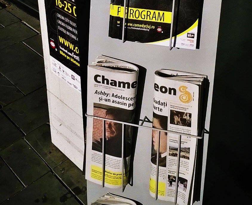 comedycluj's tweet image. Mi-au zis că ziarul festivalului are numele meu, da' nu-i adevărat: se cheamă Chameleon, nu George! #comedycluj