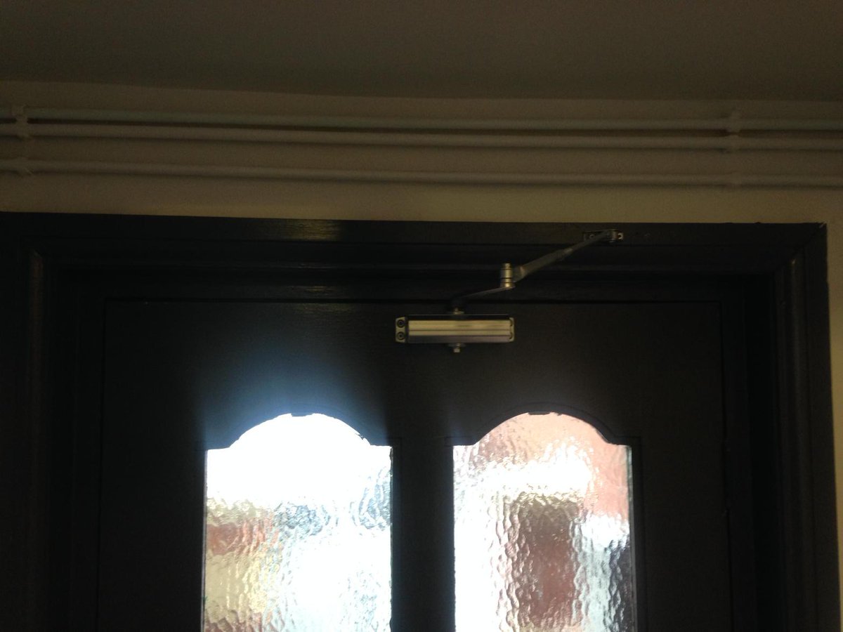 secureze's tweet image. A really bad installation for a door closer. I'll be fitting it correctly after inform in the landlord