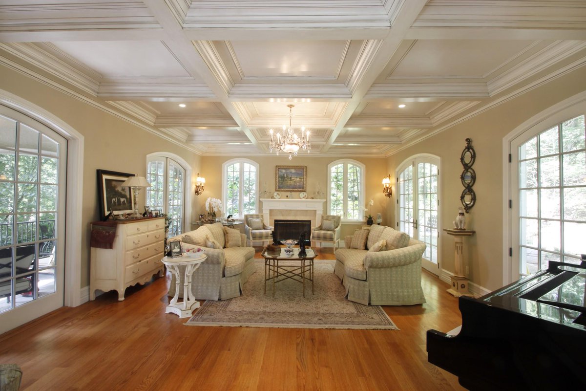 Tilton_Coffered's tweet image. When improving your ceiling, the #TiltonCofferedCeiling advantages add up. #customceiling bit.ly/1BIuIUm
