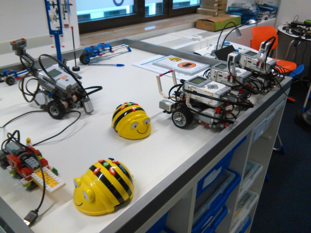 SusanDreger's tweet image. Coding gadgets #codeweek2015