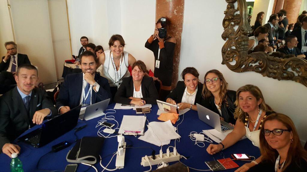 ValComm's tweet image. Infaticabili, al lavoro. Anche se fuori il sole splende. Perché #noicisiamo e crediamo nel #patrimonioitalia!