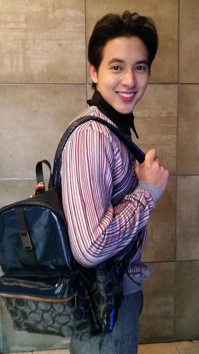 May_jj90's tweet photo. "@MaffioliAlberto: #GOLDPACK #OROBIANCO #BACKPACK #JAMESJIRAYU #THEBESTBACKPACK http://t.co/IgQlrse8dT"@Jirayu_jj ^O^