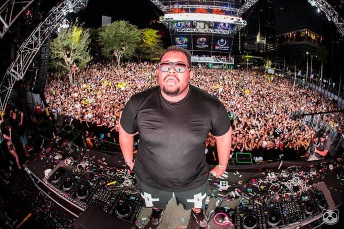 BoombastikParty's tweet photo. Buen lio se cuece hoy en @LaRivieraSala con @djcarnage 

MADRID ON FIRE! 🔥🔥🔥 http://t.co/mjKUtxC8cO