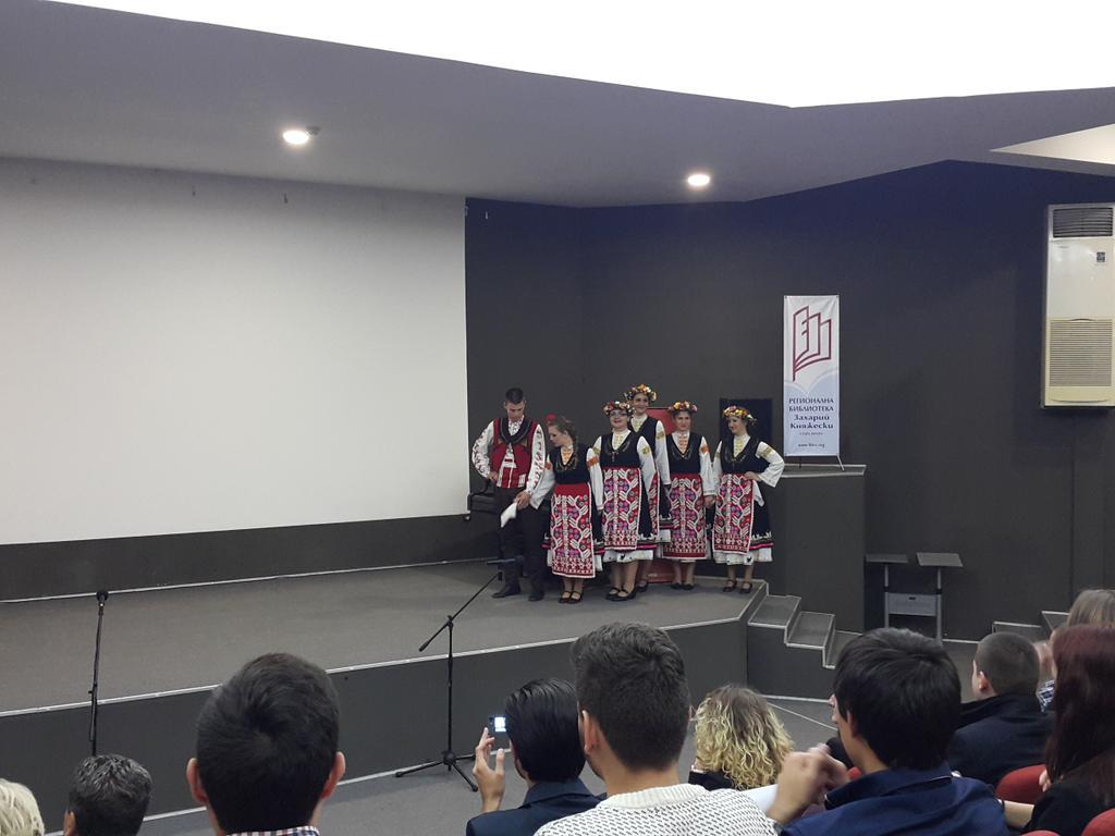 aroojlughmani's tweet photo. Bulgarian dance!! Part of opening ceremony. #MedicalConfrence http://t.co/nPXnzsiaU0