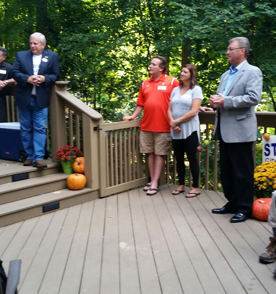 MayorBobStone's tweet photo. At Rick n Beckas for fund raiser http://t.co/59MelOo2wm